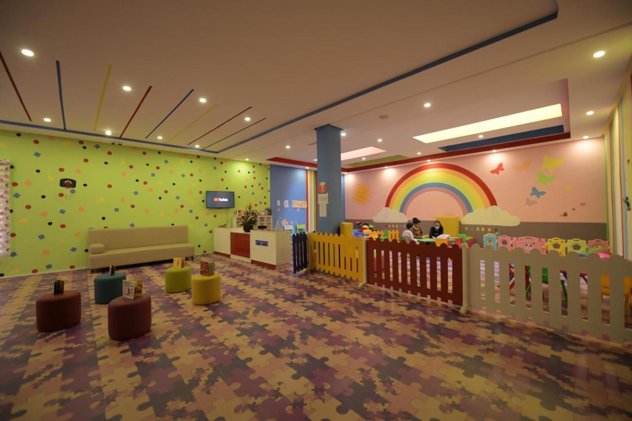 El Olivar Palace Marrakech El Harkat المظهر الخارجي الصورة The Children's Hospital at the Royal College of Surgeons of Ireland