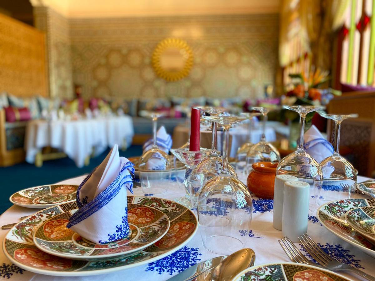 El Olivar Palace Marrakech El Harkat المظهر الخارجي الصورة A table set for a wedding reception