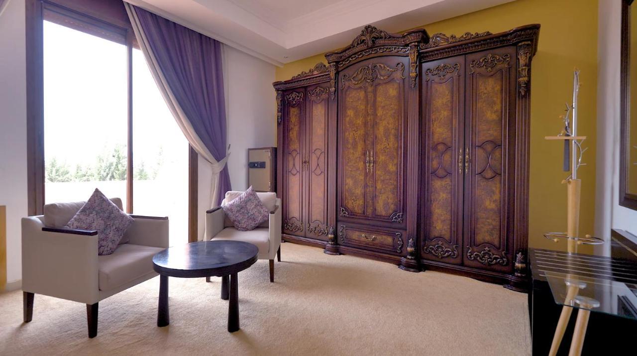 El Olivar Palace Marrakech El Harkat المظهر الخارجي الصورة A wardrobe